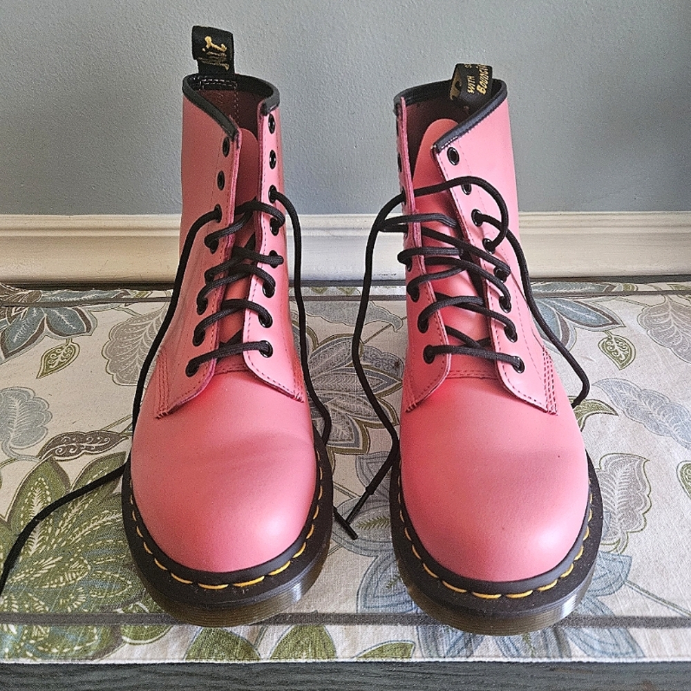Like New w/o box. Dr. Martens Leather Boots